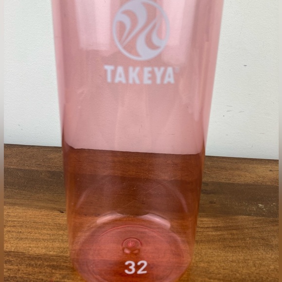 Takeya Sport Premium Quality Tritan Water Bottle 32oz Flutter Pink Good - Picture 6 of 6